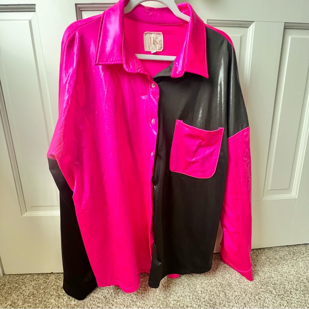 JK hot pink and black plus size button down women’s blouse. Size 3XL